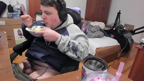 1141323  my Lord Mister Max   moms treasure online show from December 21, 12:49 pm