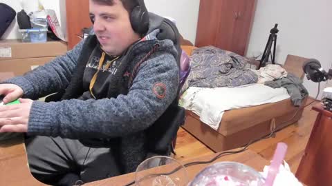 1141323  my Lord Mister Max   moms treasure online show from December 18, 7:52 pm