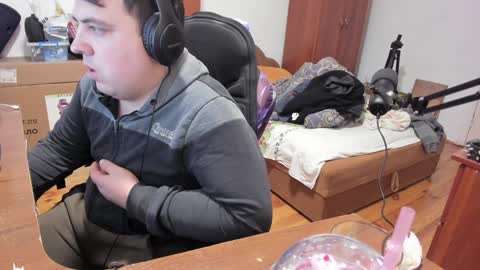 1141323  my Lord Mister Max   moms treasure online show from December 17, 5:58 pm