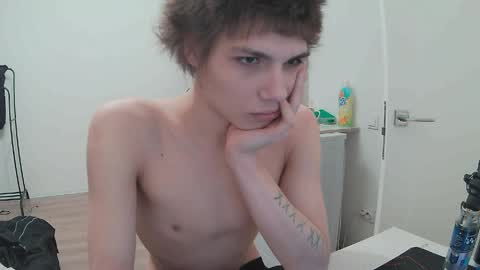 sadvetements online show from March 30, 6:42 pm