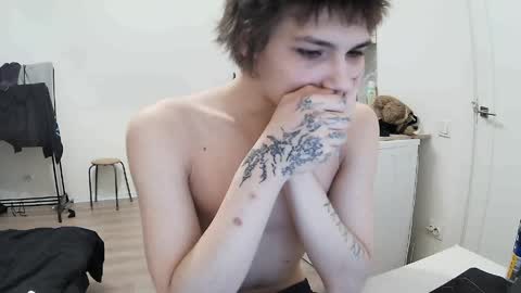 sadvetements online show from April 9, 10:49 pm