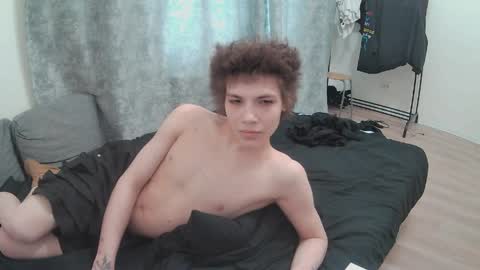 sadvetements online show from April 3, 12:46 pm