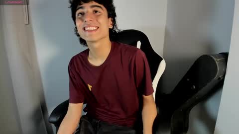 Snapshot of salvatore_montt chatting on February 15, 3:42 am salvatore_montt online show from February 15, 3:42 am