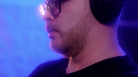 Sanders online show from November 28, 5:10 am