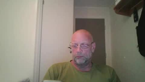 sandnesrune523 online show from November 17, 6:22 pm