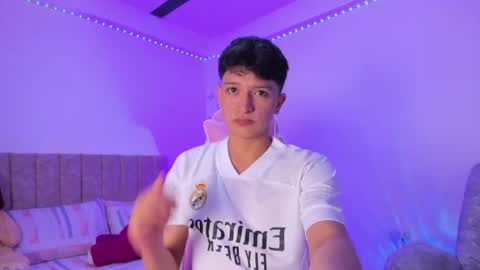 santi online show from April 8, 2:56 am