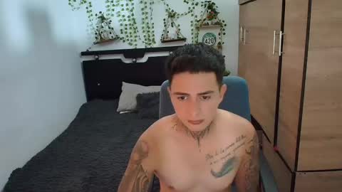 santi_ss online show from May 31, 6:09 pm