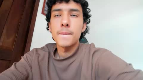 santi_twink19 online show from December 21, 12:24 pm