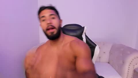 santiago_huntt online show from February 12, 7:53 pm