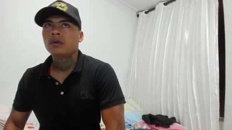 Snapshot of santiagogtx chatting on November 1, 12:47 am Santiago online show from November 1, 12:47 am