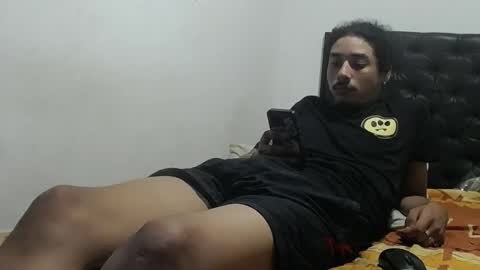 Snapshot of santiagoxxxtreme_ chatting on September 25, 1:04 am Santiago online show from September 25, 1:04 am