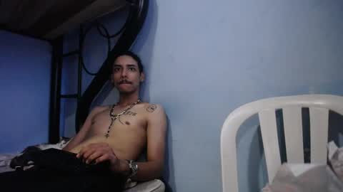 Snapshot of santiagoxxxtreme_ chatting on February 9, 6:05 pm Santiago online show from February 9, 6:05 pm