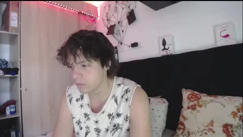 Santii online show from March 5, 6:59 pm