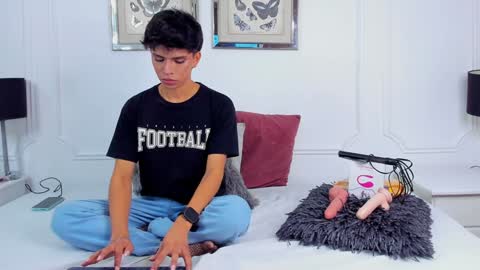 Santiago Carrington online show from January 6, 8:07 pm