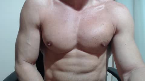 saradorj92 online show from March 19, 8:01 pm