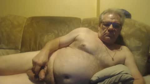 schnapper11 online show from January 1, 9:52 pm