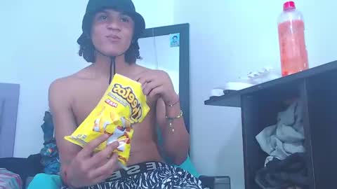 scootthh online show from November 19, 5:29 am