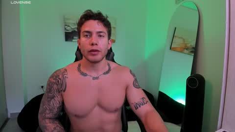 Snapshot of sebastianortizm chatting on February 9, 5:54 pm Lucian Sinclair online show from February 9, 5:54 pm