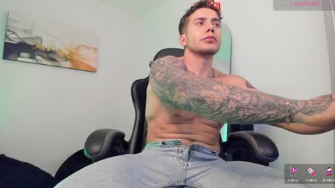 Snapshot of sebastianortizm chatting on January 28, 11:39 pm Lucian Sinclair online show from January 28, 11:39 pm