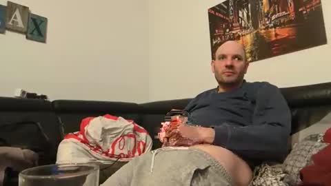 Sebastian online show from April 3, 4:53 am