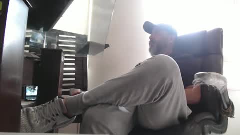 hetero serio discreto online show from April 22, 9:08 pm