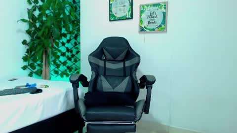sexytommy_ online show from June 19, 3:45 am