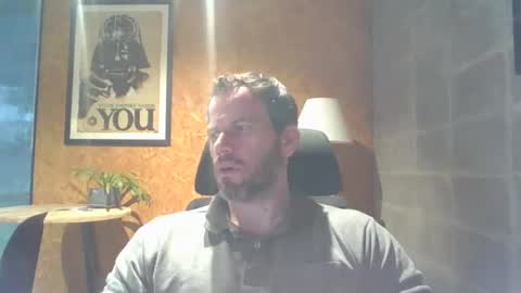 Snapshot of shad0w_hunter chatting on December 9, 9:22 pm shad0w_hunter online show from December 9, 9:22 pm