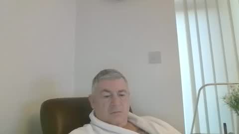 Snapshot of she52 chatting on December 16, 7:48 am she52 online show from December 16, 7:48 am