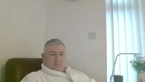 Snapshot of she52 chatting on December 7, 8:44 am she52 online show from December 7, 8:44 am