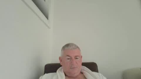 Snapshot of she52 chatting on October 29, 7:44 am she52 online show from October 29, 7:44 am