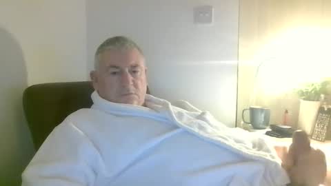 Snapshot of she52 chatting on December 6, 7:45 pm she52 online show from December 6, 7:45 pm