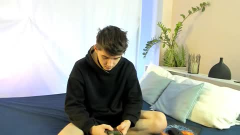 Max online show from February 5, 7:32 pm