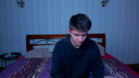 Max online show from December 5, 10:50 pm