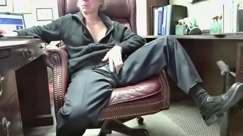 nikolas send dm for an appointment online show from November 23, 6:52 pm