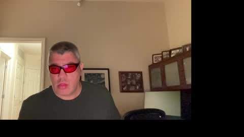 Chicago Guy online show from April 10, 4:30 am