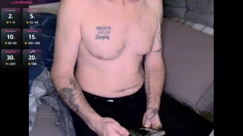 Snapshot of showoffjay46 chatting on March 4, 1:12 am showofjay online show from March 4, 1:12 am