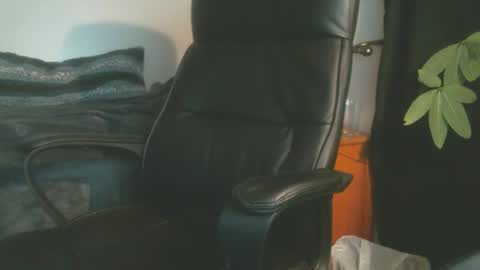 shyboyhugecum2020 online show from February 16, 4:32 am