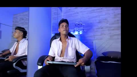 simon_pernia online show from November 29, 7:16 pm