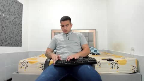 SIMON KELER online show from February 6, 11:45 pm