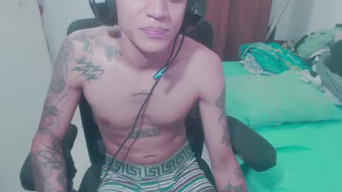 Snapshot of skateboy444 chatting on October 3, 7:35 am king online show from October 3, 7:35 am