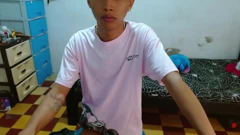 skinny1hugecock27 online show from April 16, 1:11 pm