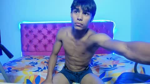 sam online show from April 13, 8:04 am