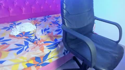 sam online show from April 12, 7:54 am