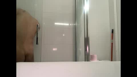 skinnybigdk online show from December 8, 2:19 pm