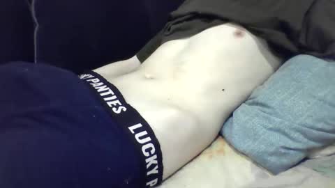skinnycuteb0y online show from June 5, 8:42 am