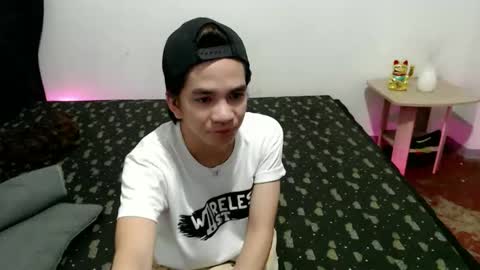 skyler online show from April 15, 2:06 pm