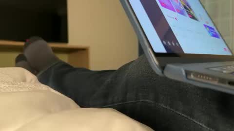 Snapshot of slimguy03 chatting on October 16, 2:30 am slimguy03 online show from October 16, 2:30 am