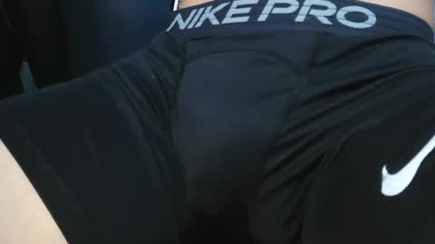 slimhungyvng online show from April 4, 11:57 pm