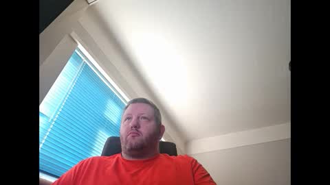 Snapshot of smallone19832 chatting on December 6, 9:43 am smallone19832 online show from December 6, 9:43 am