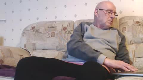 Snapshot of smallsteve562 chatting on December 30, 4:08 pm Steve online show from December 30, 4:08 pm